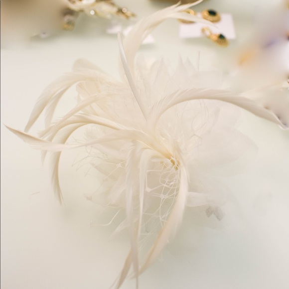 NWT Wispy White Flower Bridal Clip main image 5